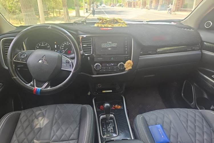 Used Mitsubishi Outlander 2021 Revised Version 2.0L Two-Wheel Drive Enjoyment Edition 5 Seats Center Console