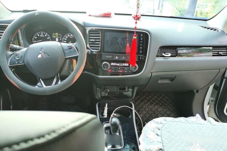 Used Mitsubishi Outlander 2021 Revised Version 2.0L Two-Wheel Drive Enjoyment Edition 5 Seats Center Console