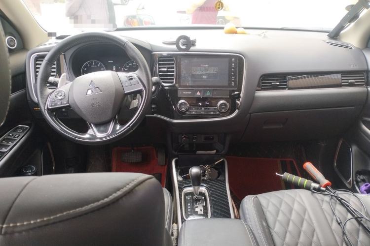 Used Mitsubishi Outlander 2021 2.4L 4x4 Zhi Xiang Edition 7 Seats Center Console