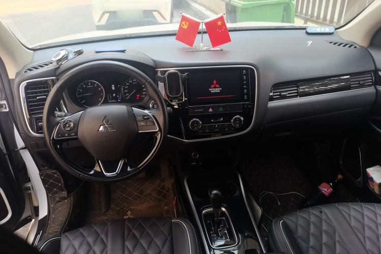 Used Mitsubishi Outlander 2021 Revised Version 2.0L Two-Wheel Drive Enjoyment Edition 5 Seats Center Console