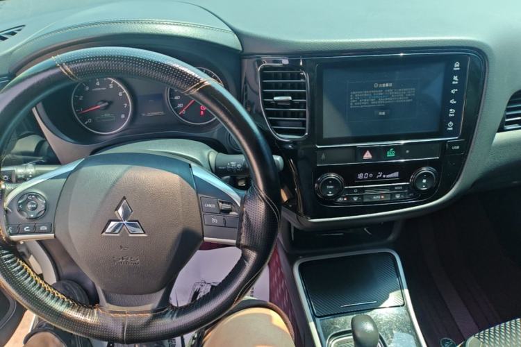 Used Mitsubishi Outlander 2021 Revised Version 2.0L Two-Wheel Drive Comfort Edition 5 Seats Center Console