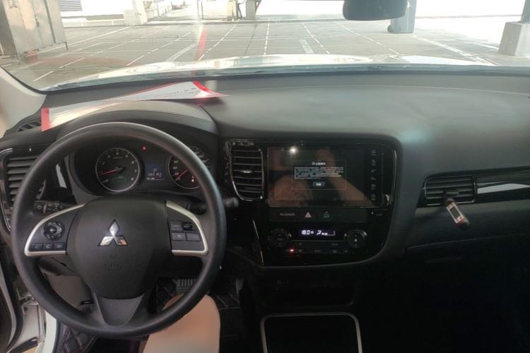 Used Mitsubishi Outlander 2021 2.0L Two-Wheel Drive Comfort Edition 5 Seats Center Console