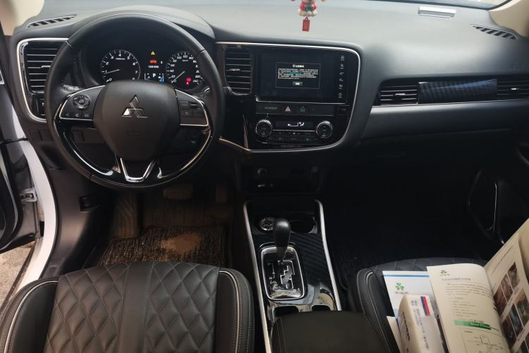 Used Mitsubishi Outlander 2021 2.0L Two-Wheel Drive Comfort Edition 5 Seats Center Console