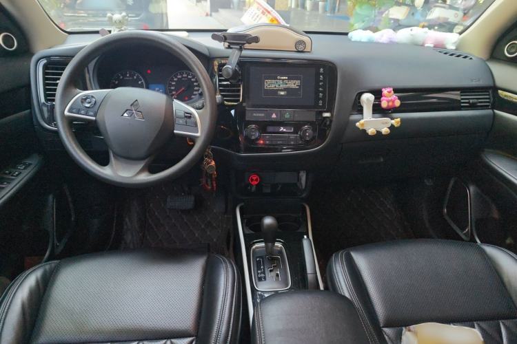 Used Mitsubishi Outlander 2021 2.0L Two-Wheel Drive Comfort Edition 5 Seats Center Console