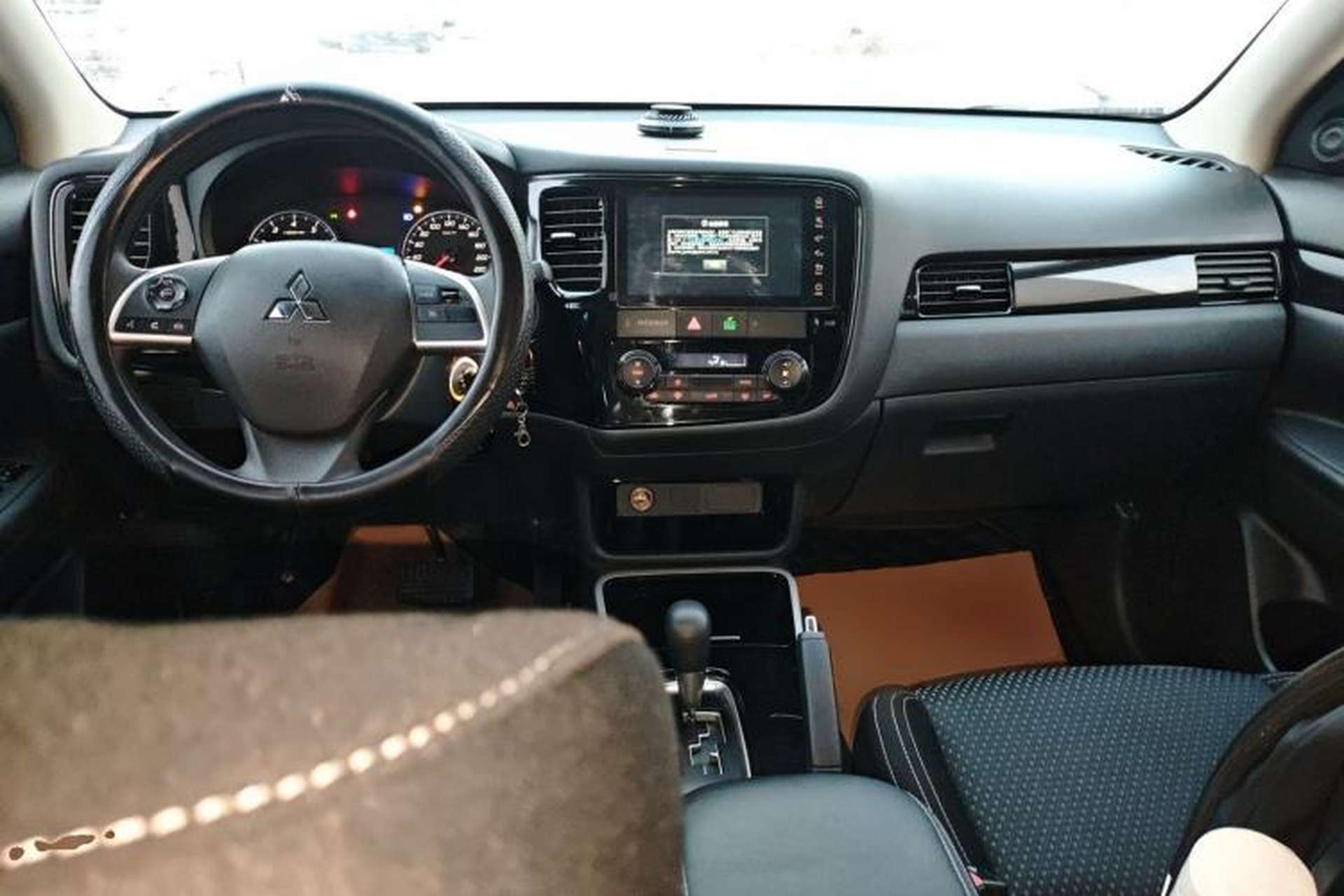 Used Mitsubishi Outlander 2021 Revised Version 2.0L Two-Wheel Drive Comfort Edition 5 Seats Center Console