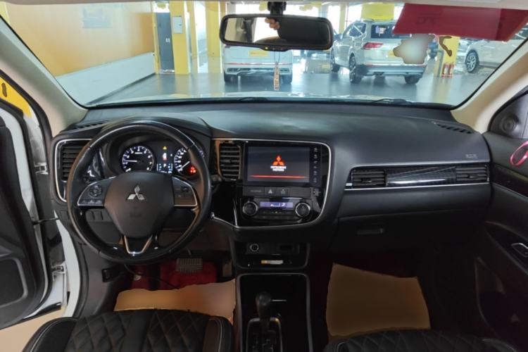 Used Mitsubishi Outlander 2021 2.0L Two-Wheel Drive Comfort Edition 5 Seats Center Console