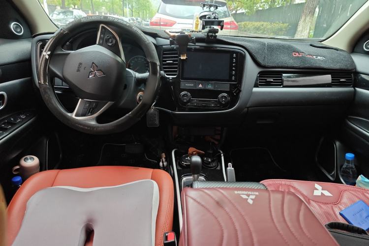 Used Mitsubishi Outlander 2021 Revised Version 2.0L Two-Wheel Drive Comfort Edition 5 Seats Center Console