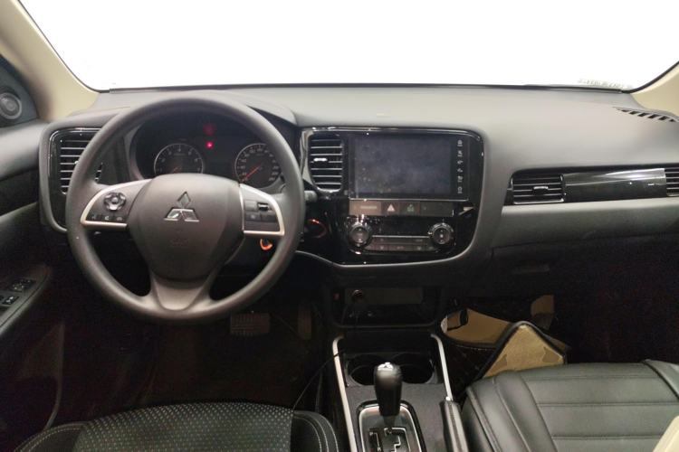 Used Mitsubishi Outlander 2021 Revised Version 2.0L Two-Wheel Drive Comfort Edition 5 Seats Center Console