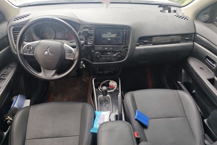 Used Mitsubishi Outlander 2021 Revised Version 2.0L Two-Wheel Drive Comfort Edition 5 Seats Center Console