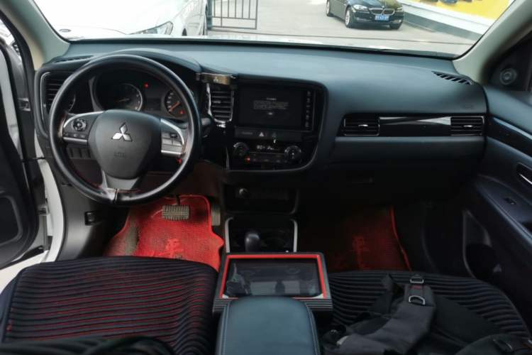Used Mitsubishi Outlander 2021 2.0L Two-Wheel Drive Comfort Edition 5 Seats Center Console