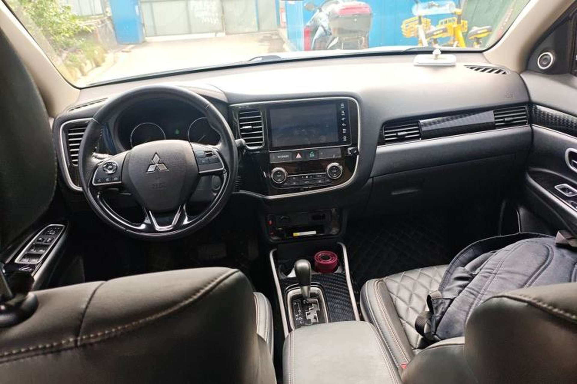 Used Mitsubishi Outlander 2021 2.0L Two-Wheel Drive Comfort Edition 7 Seats Center Console