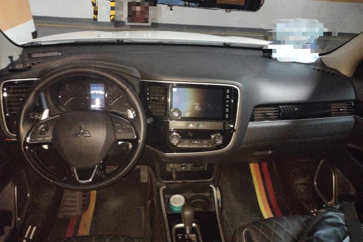 Used Mitsubishi Outlander 2021 2.4L 4x4 Zhi Xiang Edition 7 Seats Center Console