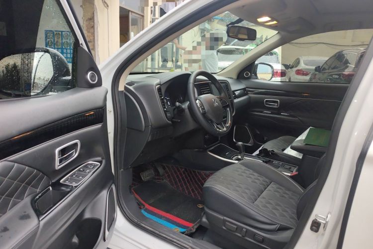 Used Mitsubishi Outlander 2021 2.0L Two-Wheel Drive Comfort Edition 5 Seats Driver Seat