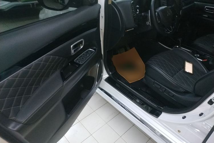 Used Mitsubishi Outlander 2021 2.4L 4x4 Zhi Xiang Edition 7 Seats Driver Seat