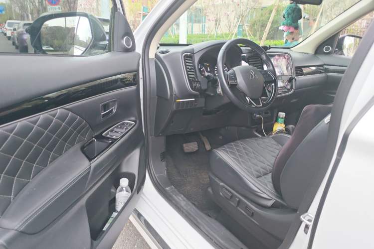 Used Mitsubishi Outlander 2021 2.4L 4x4 Comfort Edition 5 Seats Driver Seat