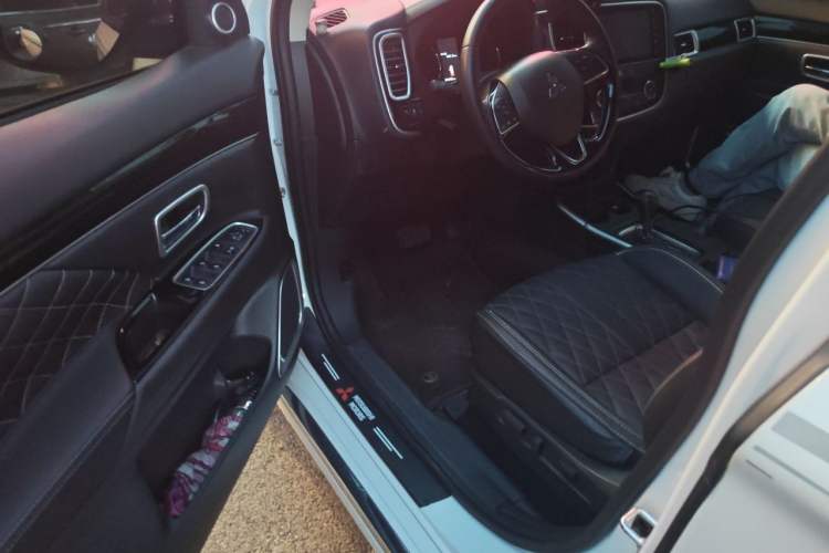 Used Mitsubishi Outlander 2021 2.0L Two-Wheel Drive Comfort Edition 5 Seats Driver Seat