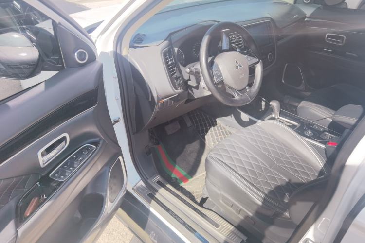 Used Mitsubishi Outlander 2021 2.4L 4x4 DynaDrive Edition 5 Seats Driver Seat