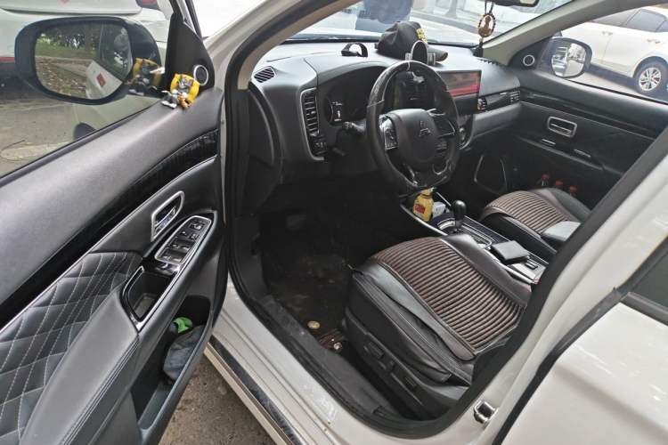 Used Mitsubishi Outlander 2021 Revised Version 2.0L Two-Wheel Drive Comfort Edition 7 Seats Driver Seat