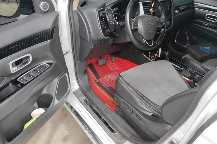 Used Mitsubishi Outlander 2021 Revised Version 2.0L Two-Wheel Drive Enjoyment Edition 5 Seats Driver Seat