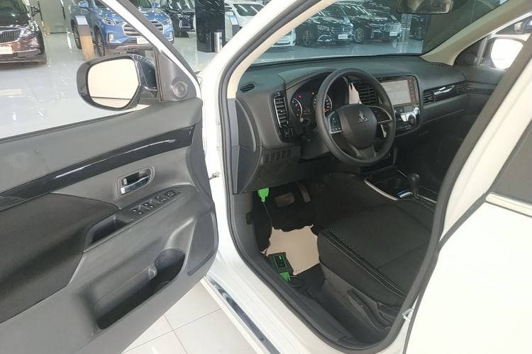 Used Mitsubishi Outlander 2021 Revised Version 2.0L Two-Wheel Drive Comfort Edition 5 Seats Driver Seat