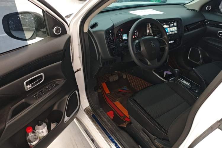 Used Mitsubishi Outlander 2021 Revised Version 2.0L Two-Wheel Drive Comfort Edition 5 Seats Driver Seat