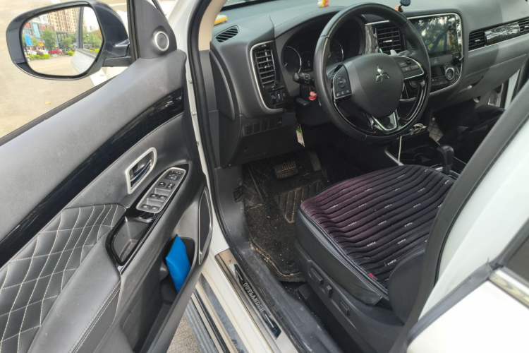 Used Mitsubishi Outlander 2021 2.4L 4x4 Comfort Edition 5 Seats Driver Seat