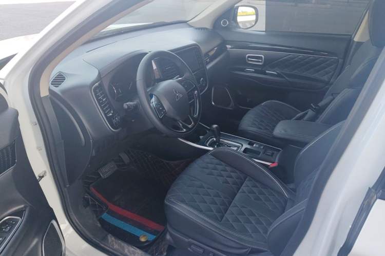 Used Mitsubishi Outlander 2021 2.0L Two-Wheel Drive Comfort Edition 5 Seats Driver Seat