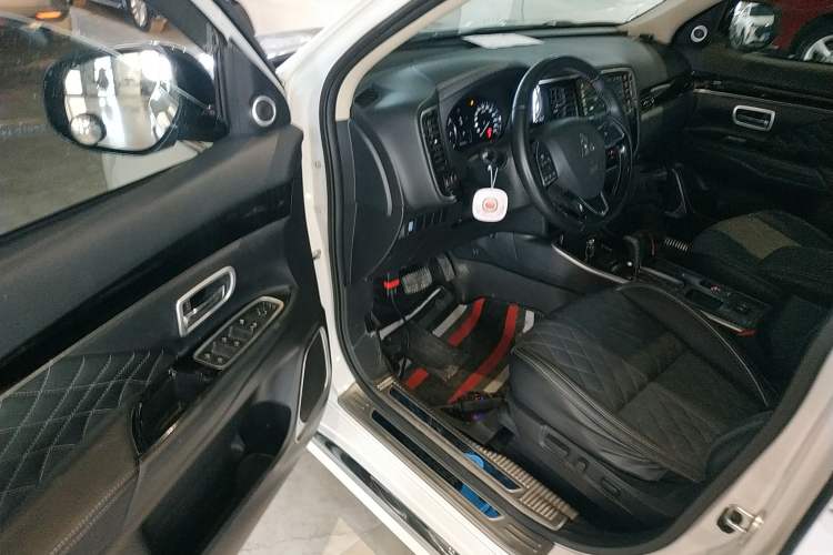 Used Mitsubishi Outlander 2021 Revised Version 2.0L Two-Wheel Drive Enjoyment Edition 5 Seats Driver Seat