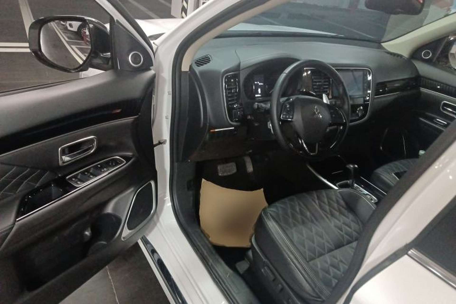 Used Mitsubishi Outlander 2021 2.4L 4x4 Zhi Xiang Edition 7 Seats Driver Seat