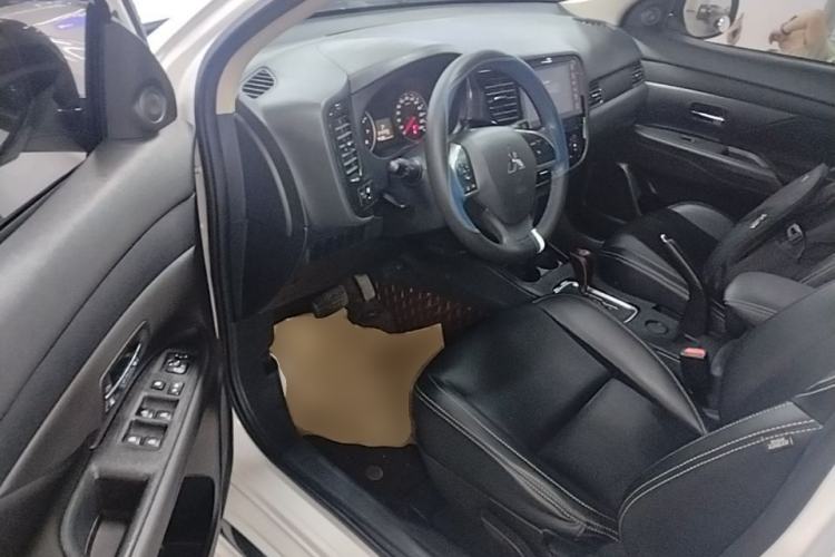 Used Mitsubishi Outlander 2021 Revised Version 2.0L Two-Wheel Drive Comfort Edition 5 Seats Driver Seat