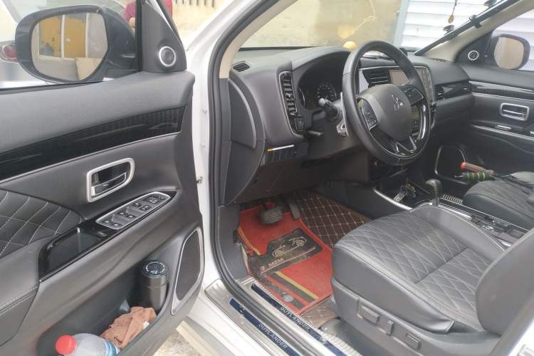 Used Mitsubishi Outlander 2021 2.4L 4x4 Zhi Xiang Edition 7 Seats Driver Seat
