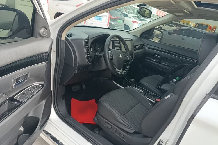 Used Mitsubishi Outlander 2021 2.0L Two-Wheel Drive Comfort Edition 5 Seats Driver Seat