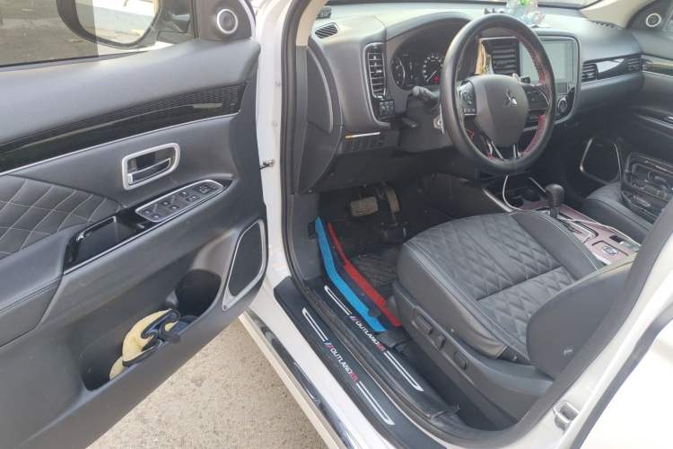 Used Mitsubishi Outlander 2021 2.4L 4x4 Comfort Edition 5 Seats Driver Seat