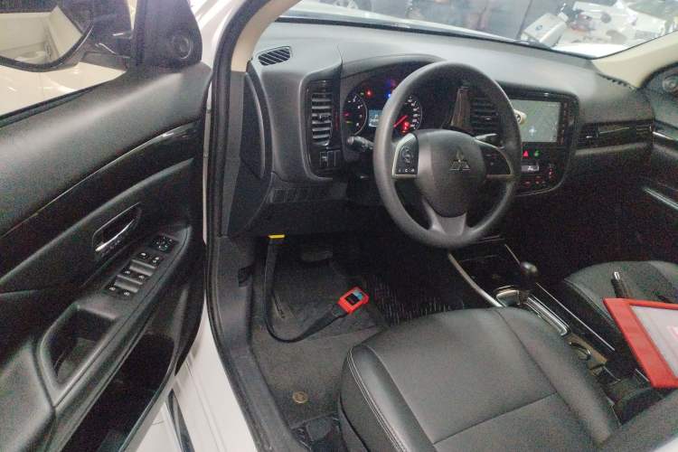 Used Mitsubishi Outlander 2021 Revised Version 2.0L Two-Wheel Drive Comfort Edition 5 Seats Driver Seat