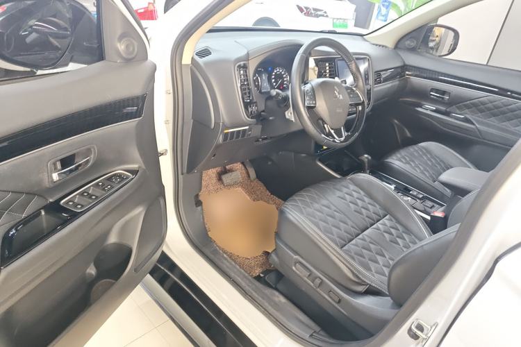 Used Mitsubishi Outlander 2021 2.4L 4x4 DynaDrive Edition 5 Seats Driver Seat