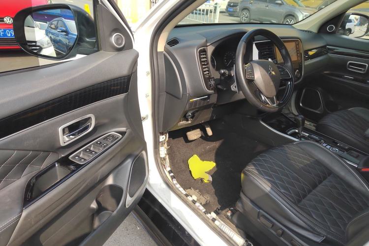 Used Mitsubishi Outlander 2021 2.4L 4x4 DynaDrive Edition 5 Seats Driver Seat