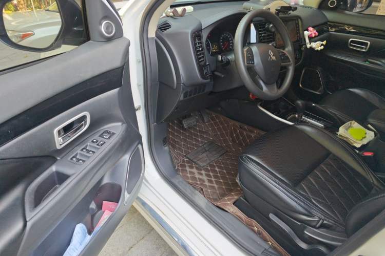 Used Mitsubishi Outlander 2021 2.0L Two-Wheel Drive Comfort Edition 5 Seats Driver Seat