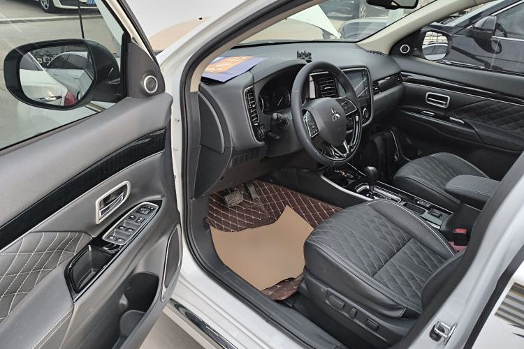 Used Mitsubishi Outlander 2021 Revised Version 2.0L Two-Wheel Drive Comfort Edition 7 Seats Driver Seat