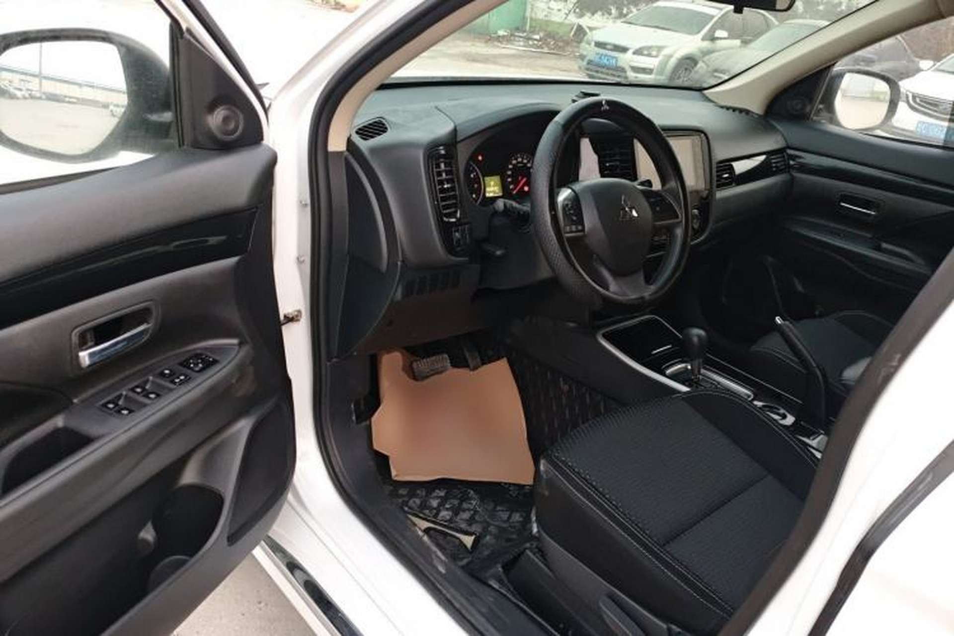 Used Mitsubishi Outlander 2021 Revised Version 2.0L Two-Wheel Drive Comfort Edition 5 Seats Driver Seat