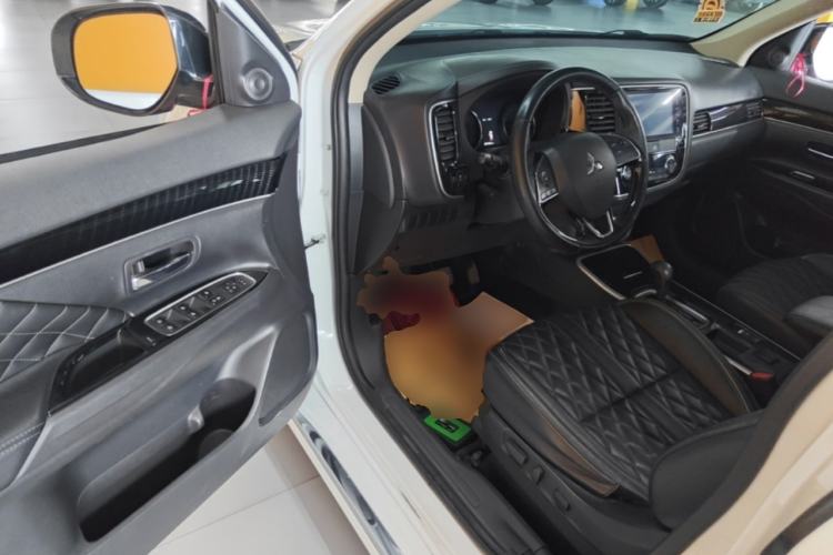 Used Mitsubishi Outlander 2021 2.0L Two-Wheel Drive Comfort Edition 5 Seats Driver Seat