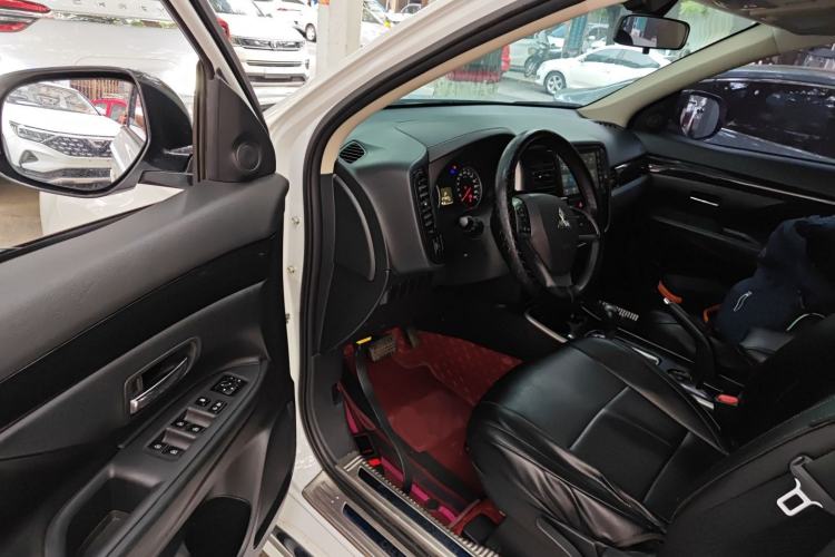 Used Mitsubishi Outlander 2021 Revised Version 2.0L Two-Wheel Drive Comfort Edition 5 Seats Driver Seat
