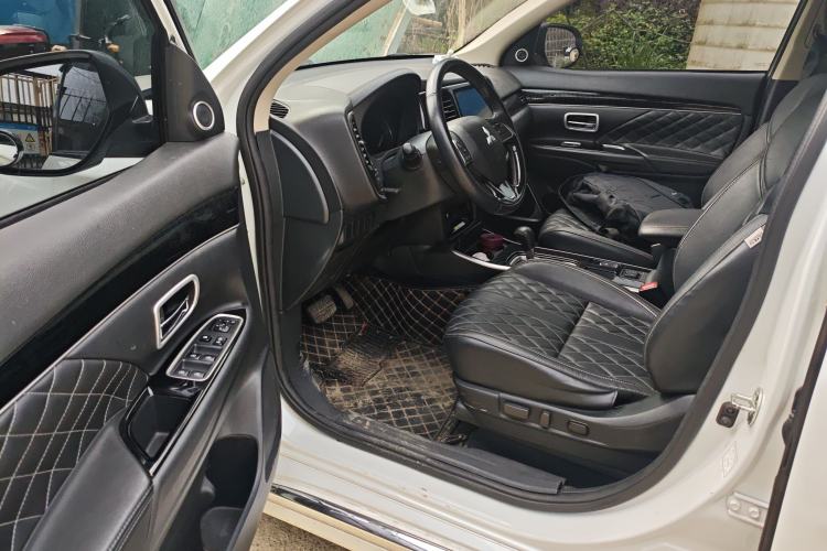 Used Mitsubishi Outlander 2021 2.0L Two-Wheel Drive Comfort Edition 7 Seats Driver Seat