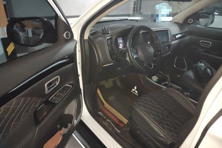 Used Mitsubishi Outlander 2021 2.4L 4x4 Zhi Xiang Edition 7 Seats Driver Seat