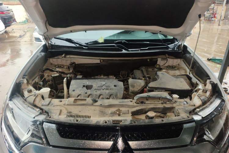Used Mitsubishi Outlander 2021 2.0L Two-Wheel Drive Comfort Edition 5 Seats Engine Bay