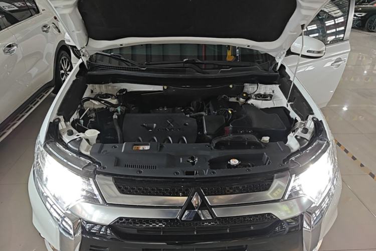 Used Mitsubishi Outlander 2021 2.0L Two-Wheel Drive Comfort Edition 5 Seats Engine Bay