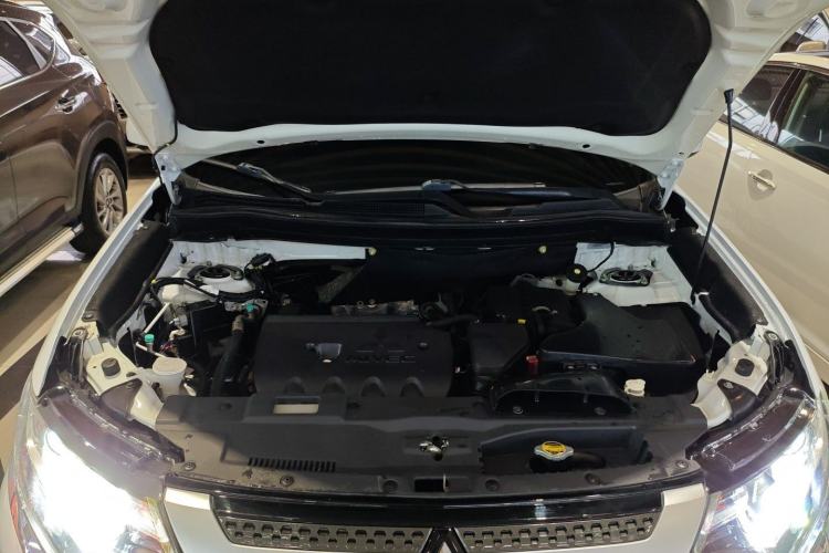 Used Mitsubishi Outlander 2021 Revised Version 2.0L Two-Wheel Drive Comfort Edition 5 Seats Engine Bay