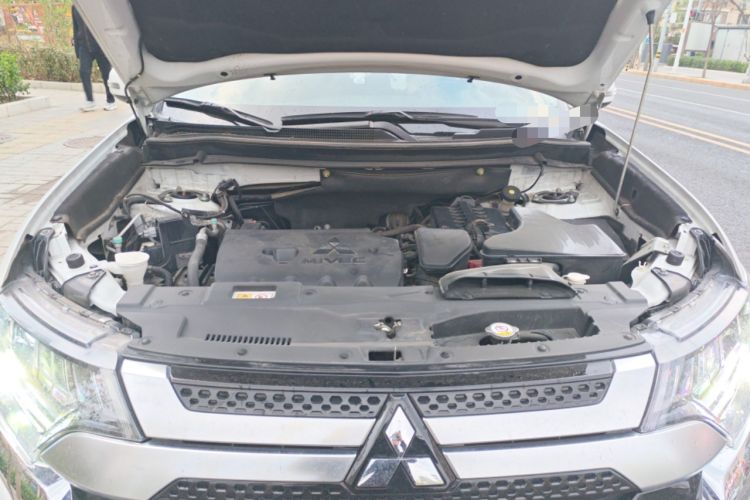 Used Mitsubishi Outlander 2021 2.4L 4x4 Comfort Edition 5 Seats Engine Bay