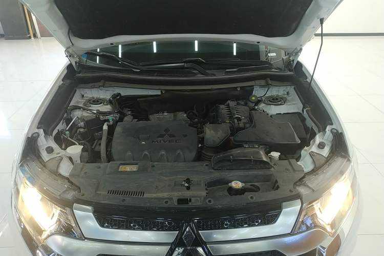 Used Mitsubishi Outlander 2021 Revised Version 2.0L Two-Wheel Drive Comfort Edition 5 Seats Engine Bay
