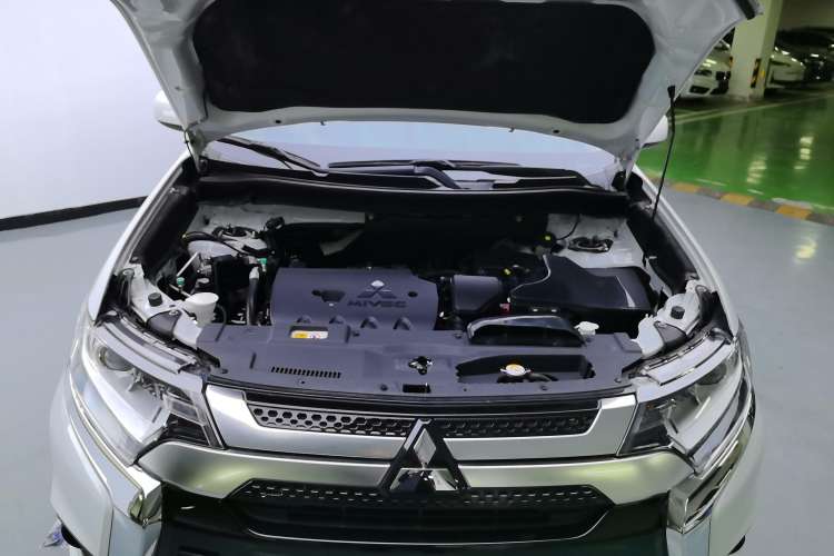Used Mitsubishi Outlander 2021 Revised Version 2.0L Two-Wheel Drive Comfort Edition 5 Seats Engine Bay