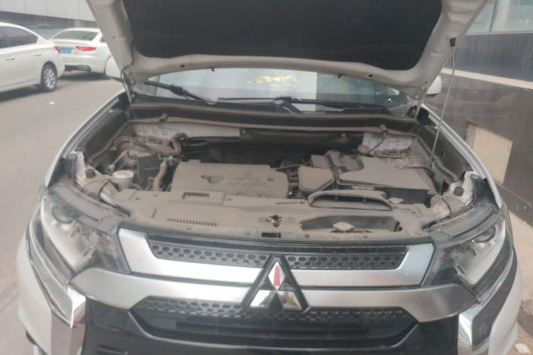 Used Mitsubishi Outlander 2021 2.0L Two-Wheel Drive Comfort Edition 5 Seats Engine Bay